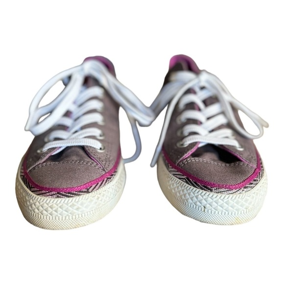 Converse Gray and Fuchsia Low Top Sneakers Size 8 Ladies Gray & Purple Sneakers - Picture 2 of 14